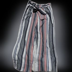 Knox Rose NWOT Wide leg pants. Elastic waist with belt. Pockets Size Small